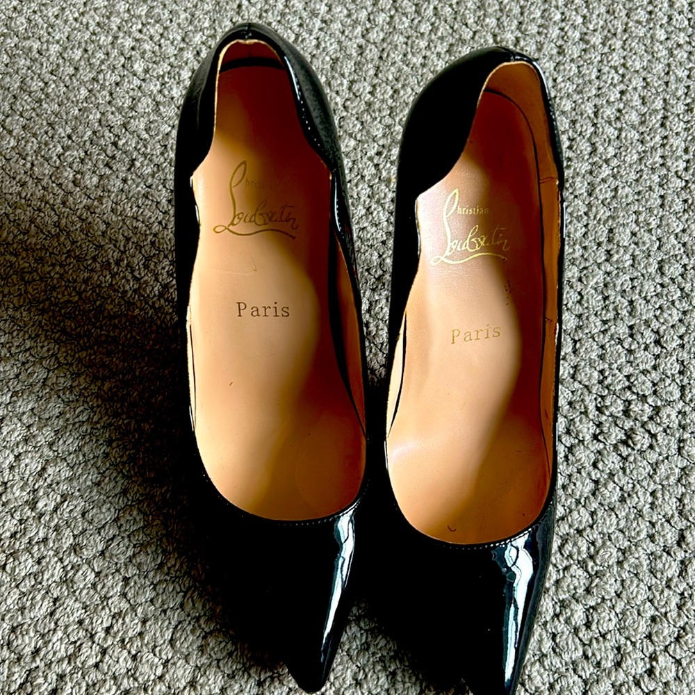 It’s a Christian louboutian size 40
